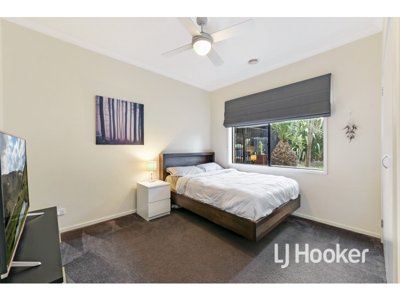 38 St Leonard Way, Pakenham VIC 3810