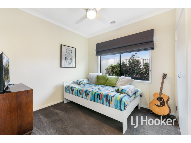 38 St Leonard Way, Pakenham VIC 3810