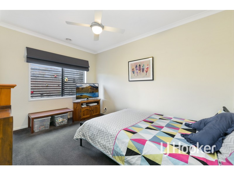 38 St Leonard Way, Pakenham VIC 3810