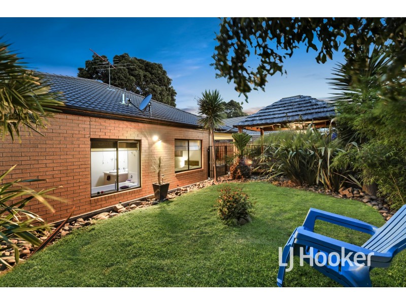 38 St Leonard Way, Pakenham VIC 3810