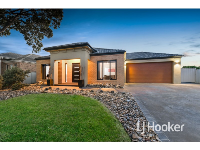 38 St Leonard Way, Pakenham VIC 3810