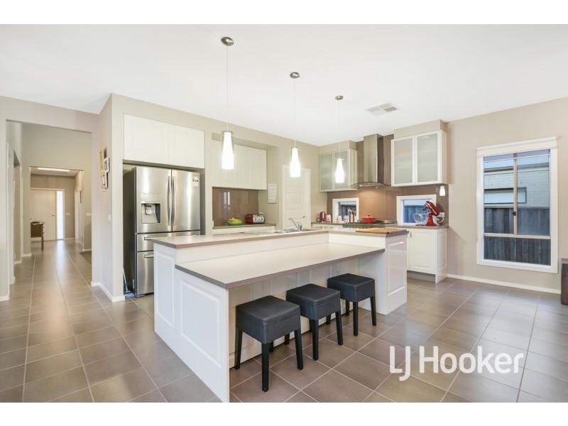25 Winneke Way, Pakenham VIC 3810