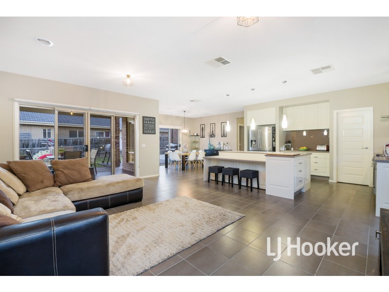 25 Winneke Way, Pakenham VIC 3810