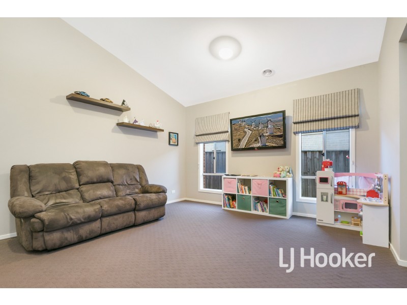 25 Winneke Way, Pakenham VIC 3810