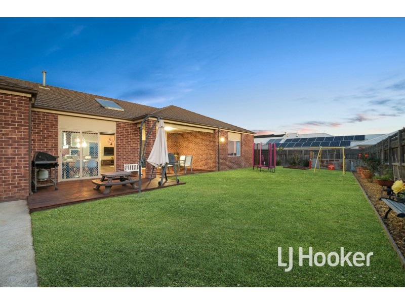 25 Winneke Way, Pakenham VIC 3810