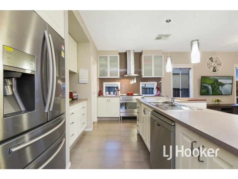 25 Winneke Way, Pakenham VIC 3810