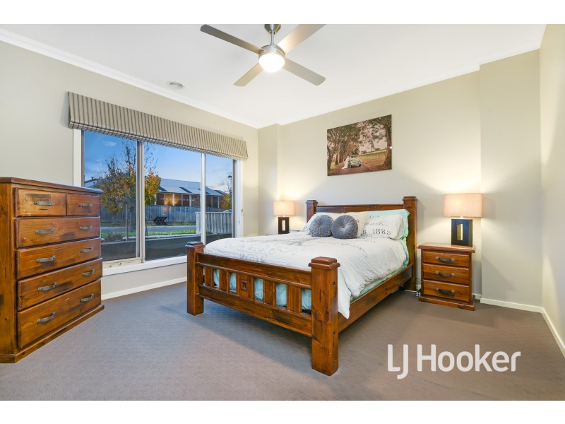 25 Winneke Way, Pakenham VIC 3810