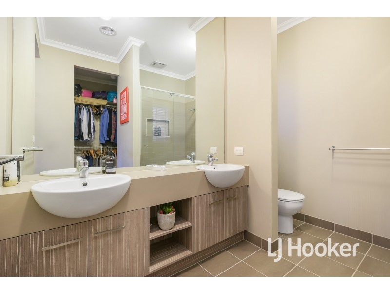 25 Winneke Way, Pakenham VIC 3810