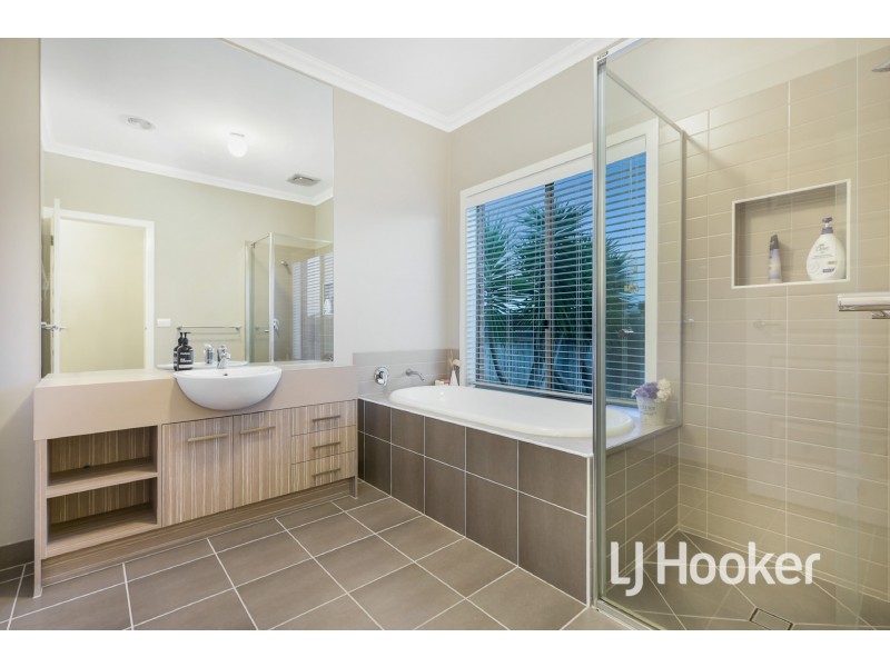 25 Winneke Way, Pakenham VIC 3810