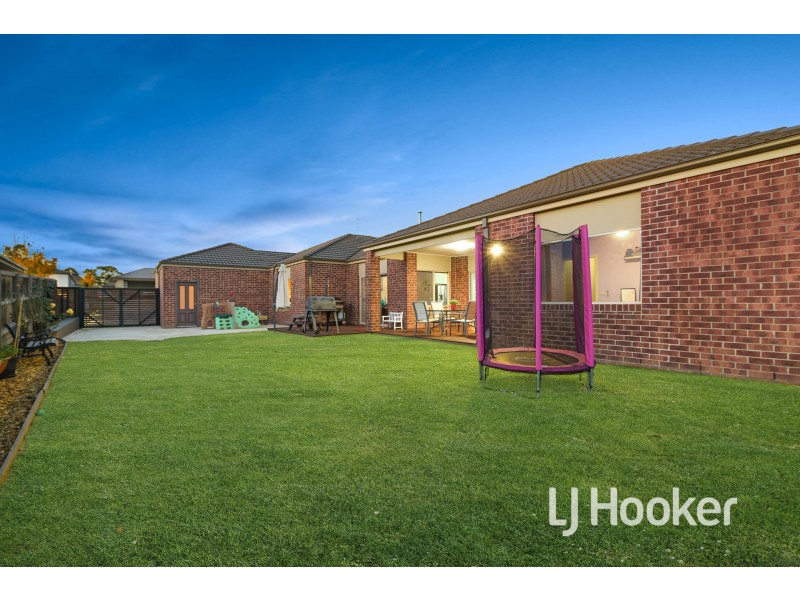 25 Winneke Way, Pakenham VIC 3810