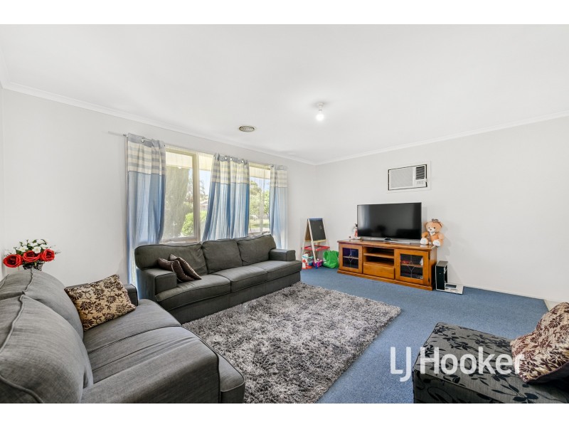 6 Matthews Court, Pakenham VIC 3810