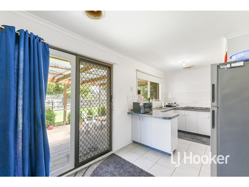 6 Matthews Court, Pakenham VIC 3810