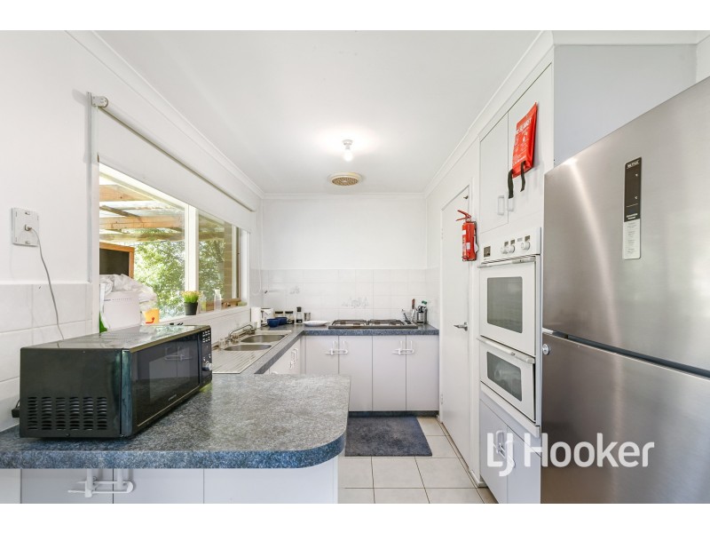 6 Matthews Court, Pakenham VIC 3810