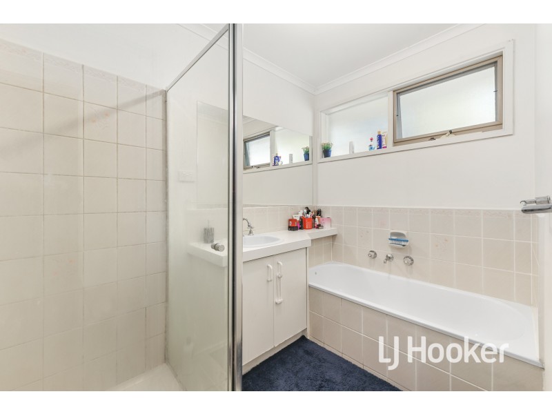 6 Matthews Court, Pakenham VIC 3810