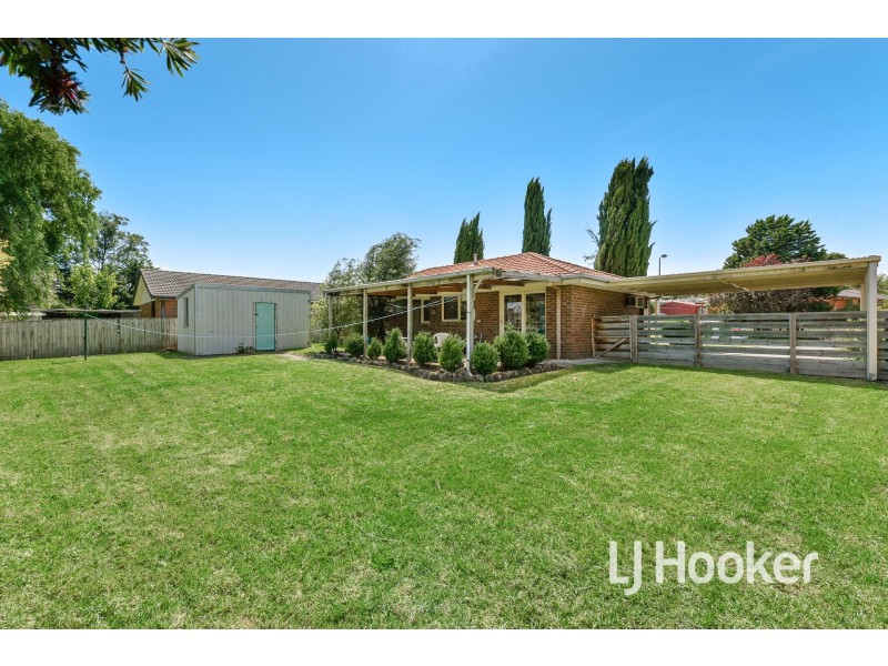 6 Matthews Court, Pakenham VIC 3810