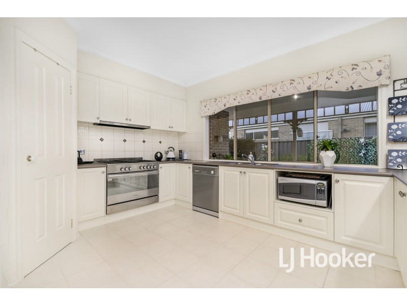 4 Lucerne Circuit, Pakenham VIC 3810