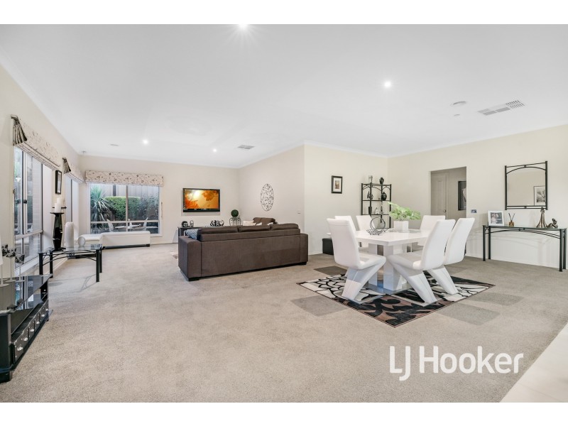 4 Lucerne Circuit, Pakenham VIC 3810