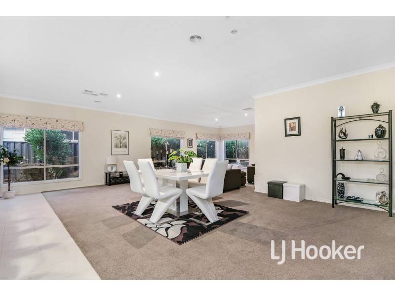 4 Lucerne Circuit, Pakenham VIC 3810