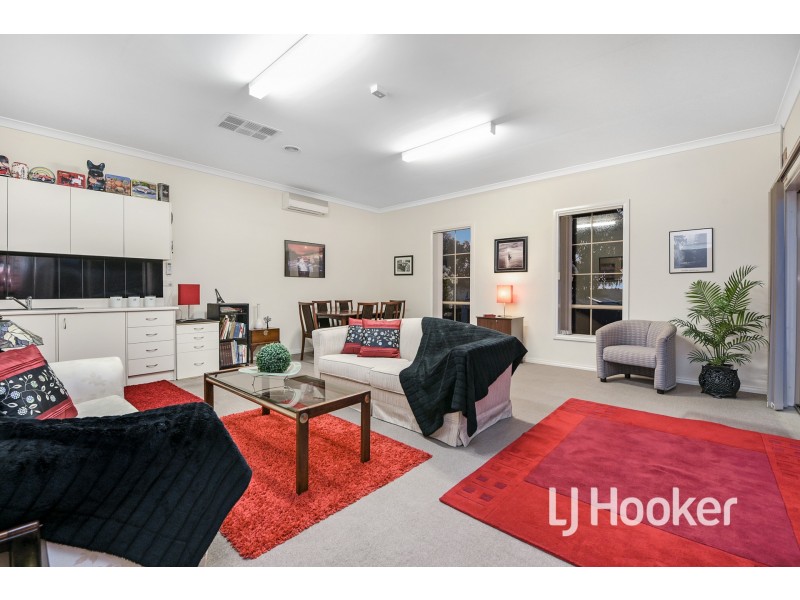 4 Lucerne Circuit, Pakenham VIC 3810