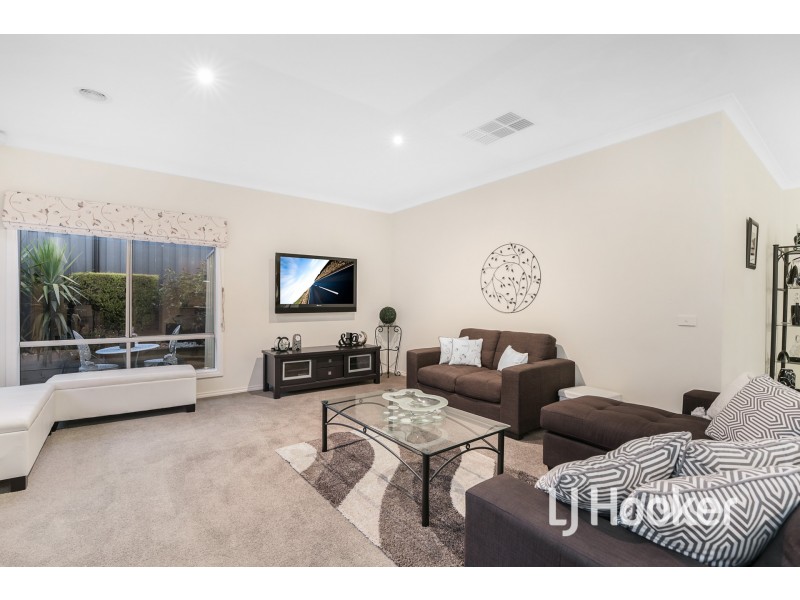 4 Lucerne Circuit, Pakenham VIC 3810