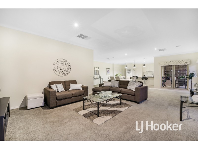 4 Lucerne Circuit, Pakenham VIC 3810