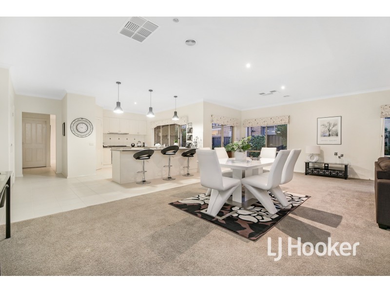 4 Lucerne Circuit, Pakenham VIC 3810