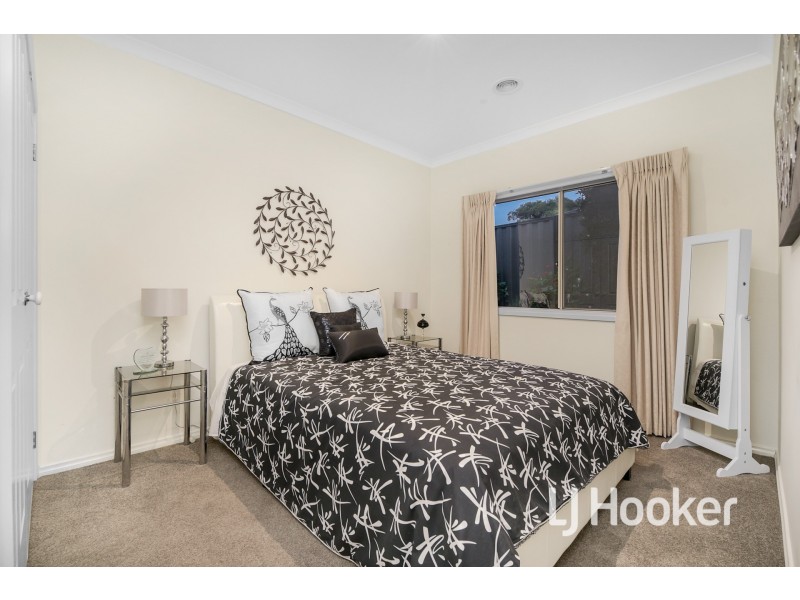 4 Lucerne Circuit, Pakenham VIC 3810