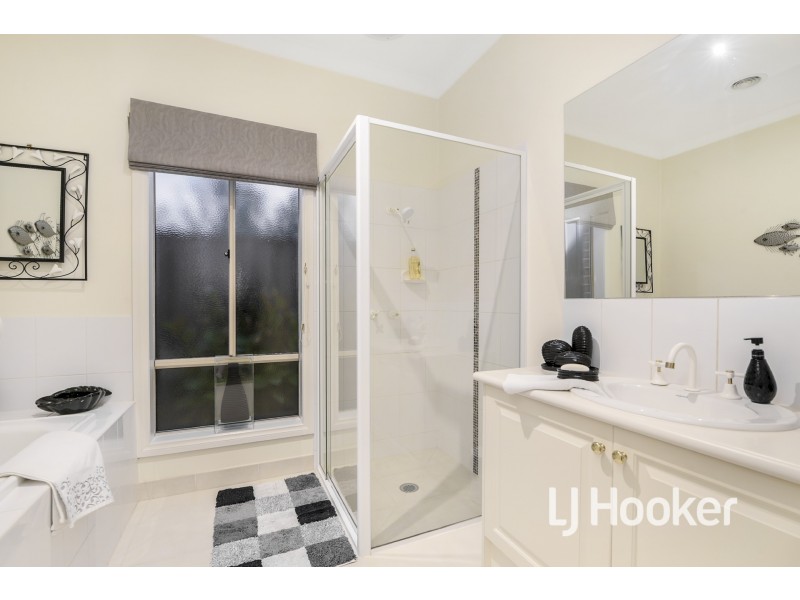 4 Lucerne Circuit, Pakenham VIC 3810