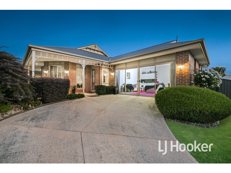 4 Lucerne Circuit, Pakenham VIC 3810