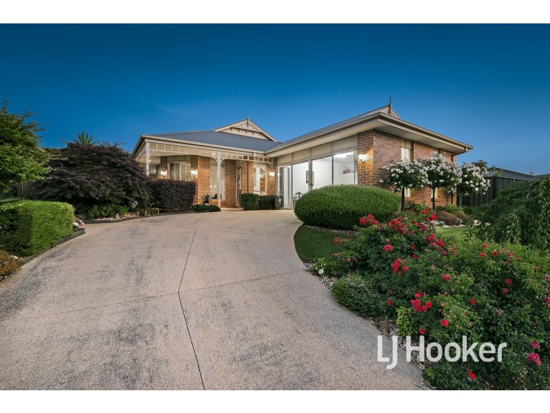 4 Lucerne Circuit, Pakenham VIC 3810