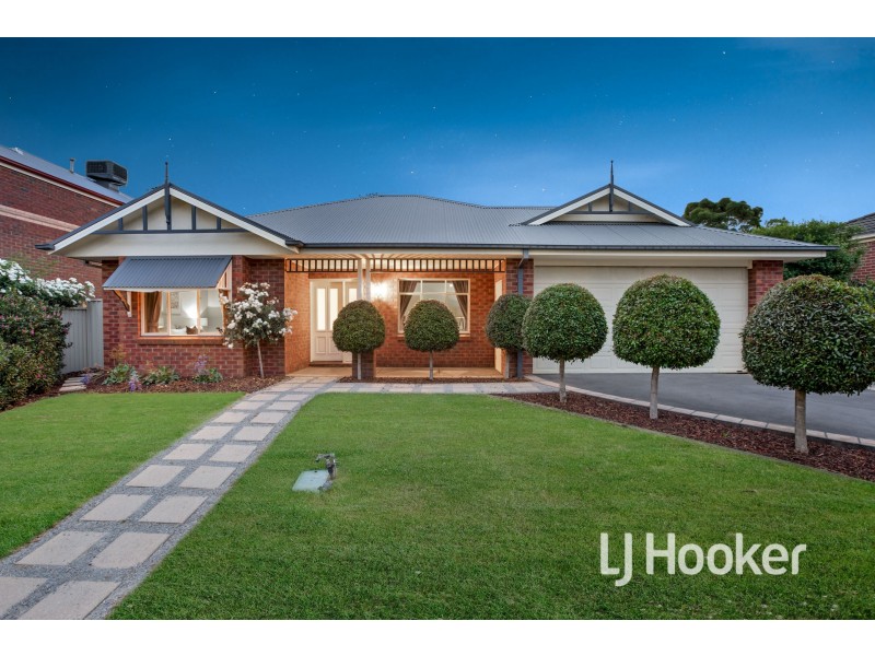 23 St Leonard Way, Pakenham VIC 3810