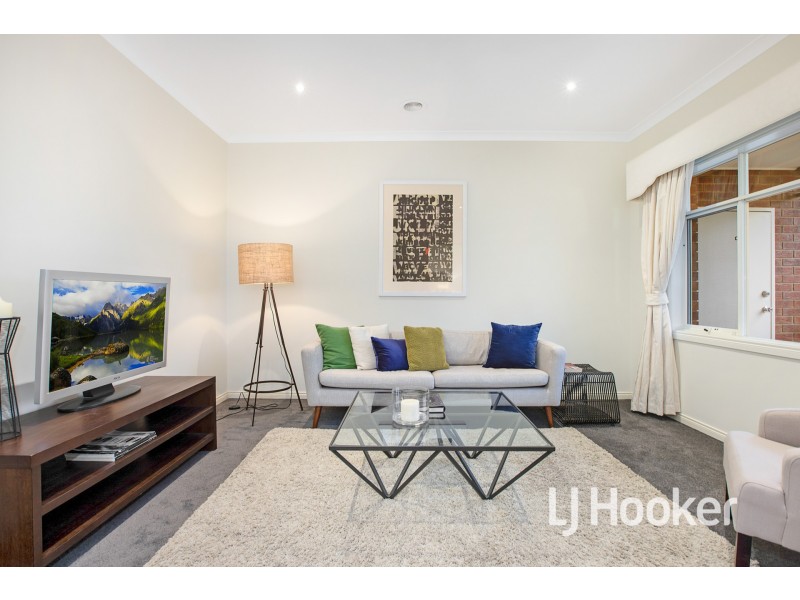 23 St Leonard Way, Pakenham VIC 3810