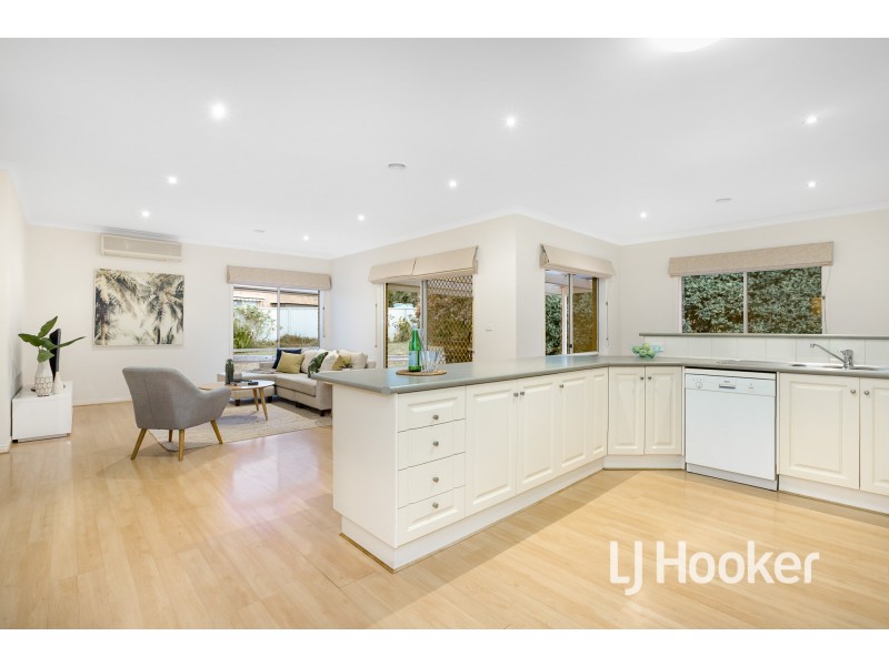 23 St Leonard Way, Pakenham VIC 3810