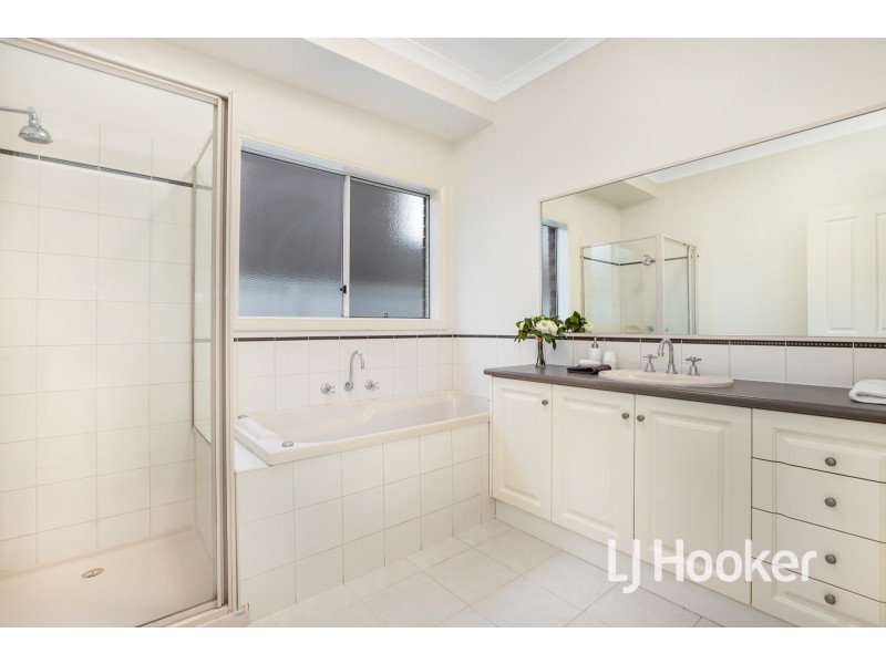 23 St Leonard Way, Pakenham VIC 3810