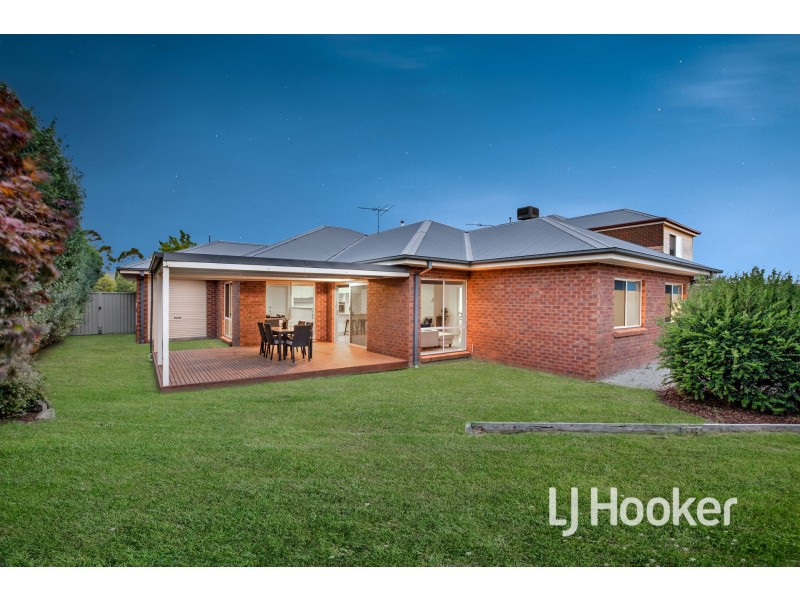 23 St Leonard Way, Pakenham VIC 3810