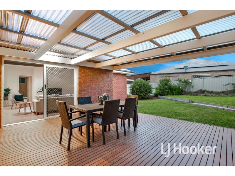 23 St Leonard Way, Pakenham VIC 3810