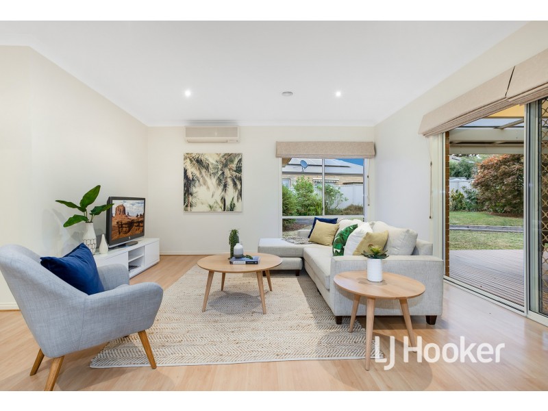 23 St Leonard Way, Pakenham VIC 3810
