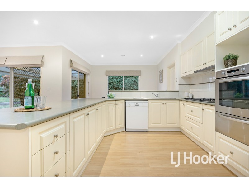 23 St Leonard Way, Pakenham VIC 3810