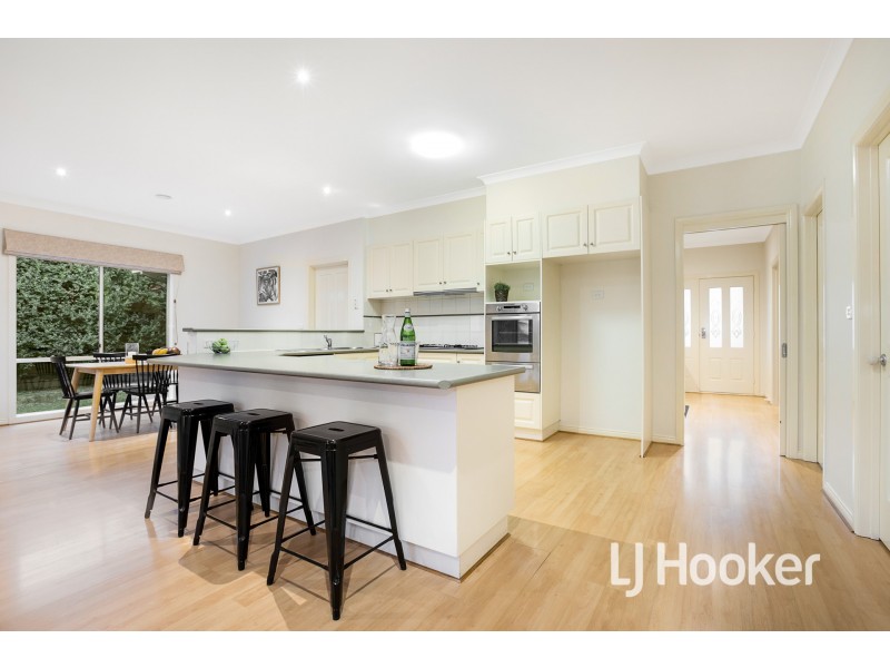 23 St Leonard Way, Pakenham VIC 3810