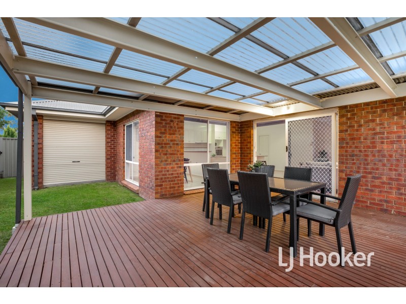 23 St Leonard Way, Pakenham VIC 3810
