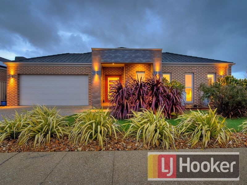 7 Loxton Way, Pakenham VIC 3810
