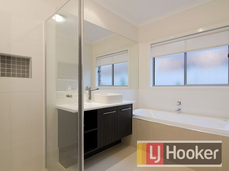 7 Loxton Way, Pakenham VIC 3810