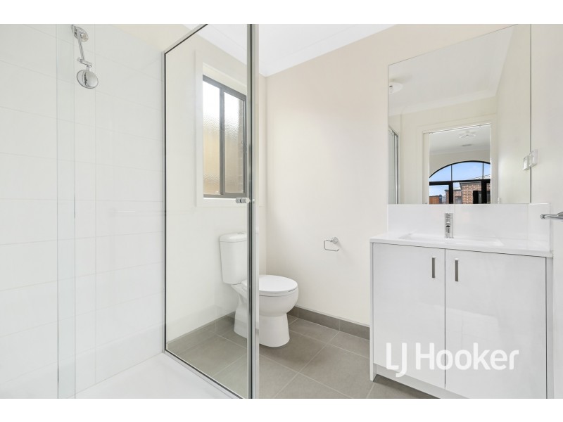 11 Tottenham Way, Officer VIC 3809