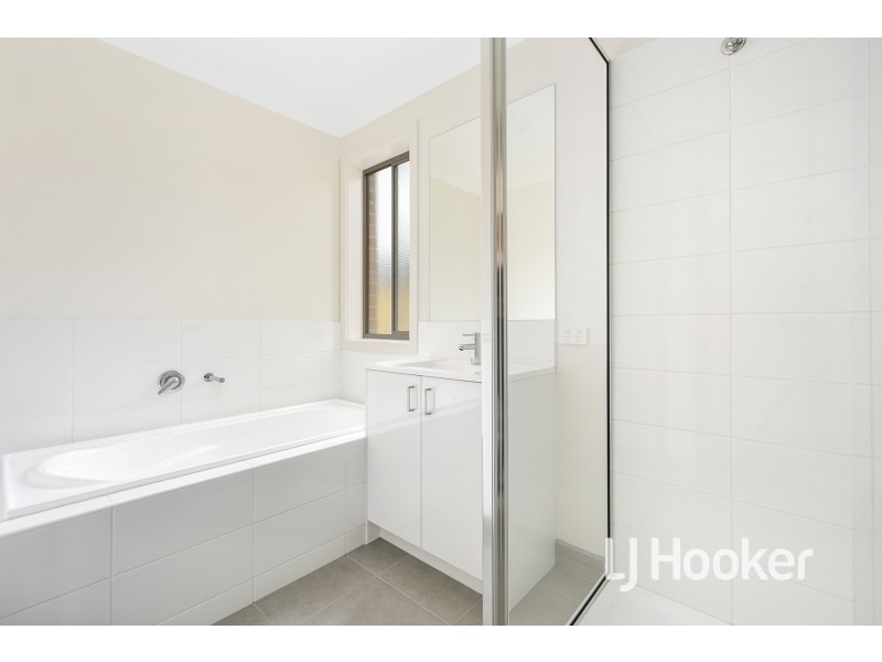 11 Tottenham Way, Officer VIC 3809