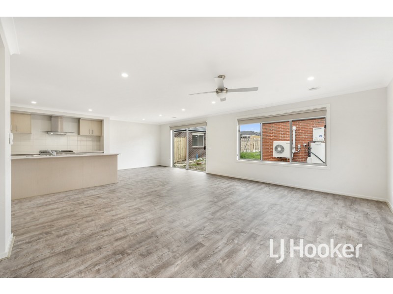 32 Grisham Drive, Officer VIC 3809