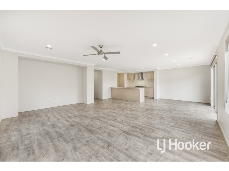 32 Grisham Drive, Officer VIC 3809