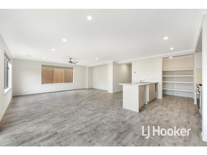 32 Grisham Drive, Officer VIC 3809