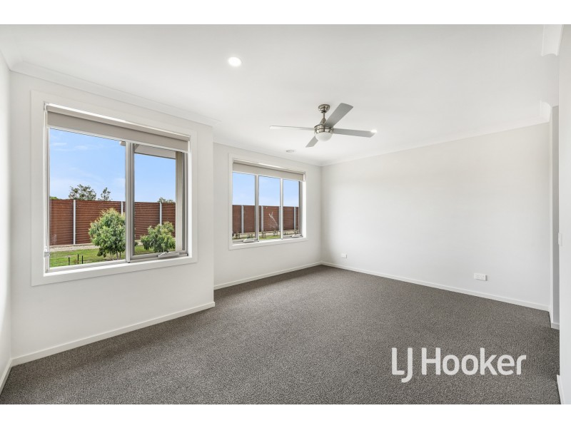 32 Grisham Drive, Officer VIC 3809