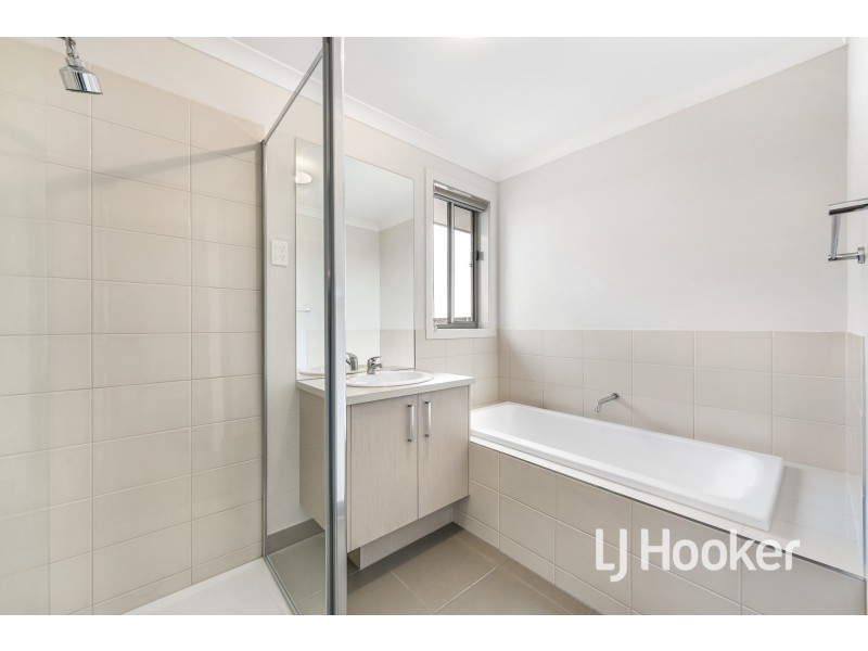 32 Grisham Drive, Officer VIC 3809