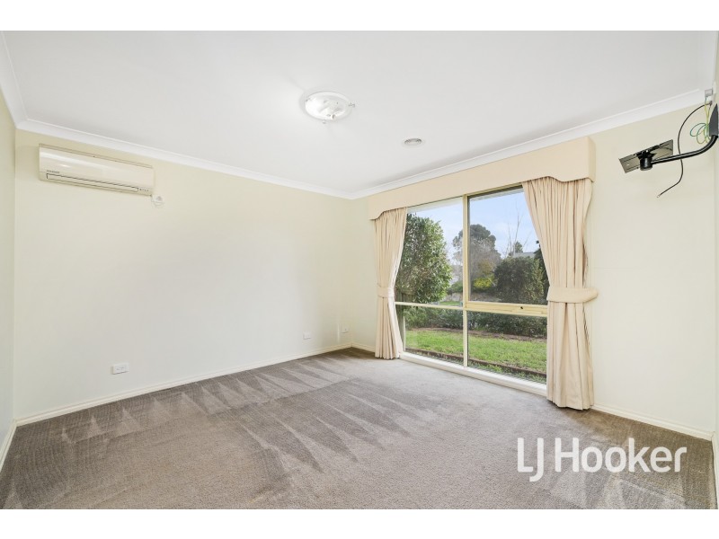 11 Oxley Drive, Pakenham VIC 3810
